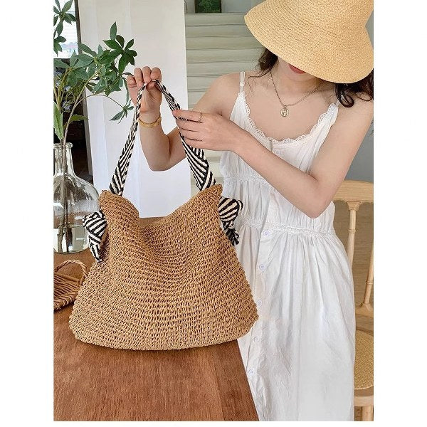 Handmade Hand Woven Shoulder, Woven bag Braided strap bag, hobo style, beautiful size, can hold a lot of things. Dimensions top width 26 x height 34 x strap height 30 cm. Beautiful shape, light weight, magnetic closure.