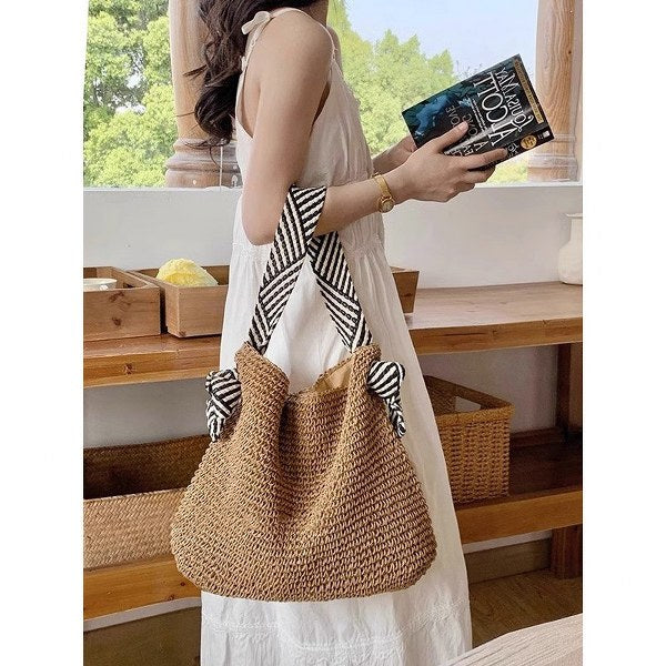 Handmade Hand Woven Shoulder, Woven bag Braided strap bag, hobo style, beautiful size, can hold a lot of things. Dimensions top width 26 x height 34 x strap height 30 cm. Beautiful shape, light weight, magnetic closure.