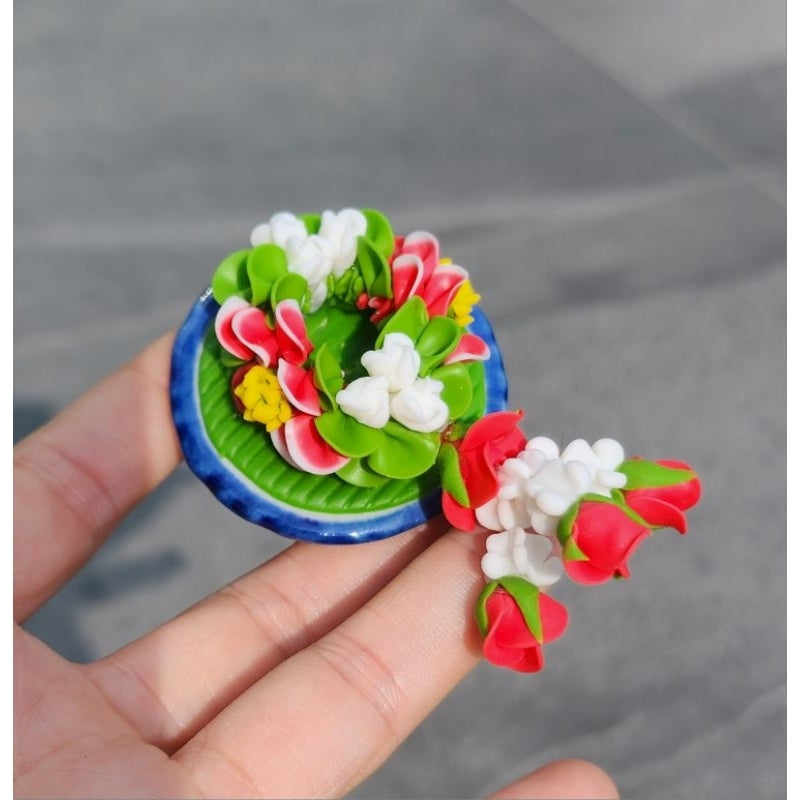 Clay garland, small size 2 inches. Handmade from Japanese clay meticulous, miniature beautiful and realistic. Decorated to enhance prestige. Durable lifespan 5-10 years.