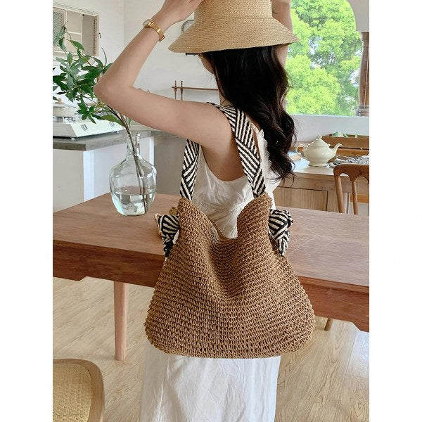 Handmade Hand Woven Shoulder, Woven bag Braided strap bag, hobo style, beautiful size, can hold a lot of things. Dimensions top width 26 x height 34 x strap height 30 cm. Beautiful shape, light weight, magnetic closure.