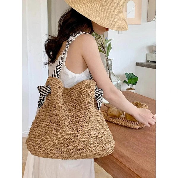 Handmade Hand Woven Shoulder, Woven bag Braided strap bag, hobo style, beautiful size, can hold a lot of things. Dimensions top width 26 x height 34 x strap height 30 cm. Beautiful shape, light weight, magnetic closure.