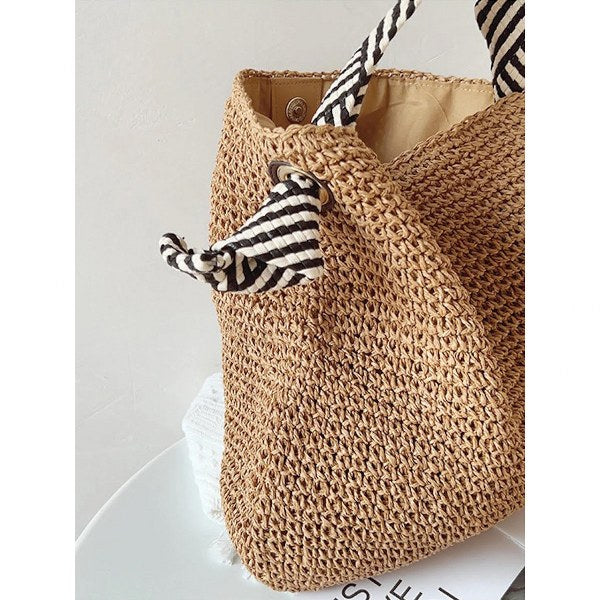 Handmade Hand Woven Shoulder, Woven bag Braided strap bag, hobo style, beautiful size, can hold a lot of things. Dimensions top width 26 x height 34 x strap height 30 cm. Beautiful shape, light weight, magnetic closure.