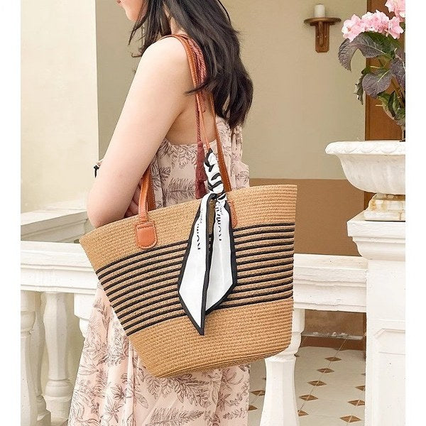 Handmade woven bag, leather strap, woven bag pattern, shopping bag minimal style. Size: top width 43 x bottom width 24 x appearance 29 x base 13 x strap length approximately 29 cm.