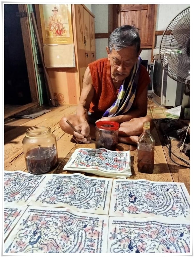 Chang Pha Som Khlong Magic cloth talisman powerful talisman can help solve love problems, increase your fortune, and boost your business profits.