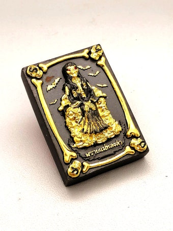 Prai Mae Thongkham Magic Pendent Powerful Amulet for fast lucky outcomes with money gambling and love coming to you quickly and effectively.