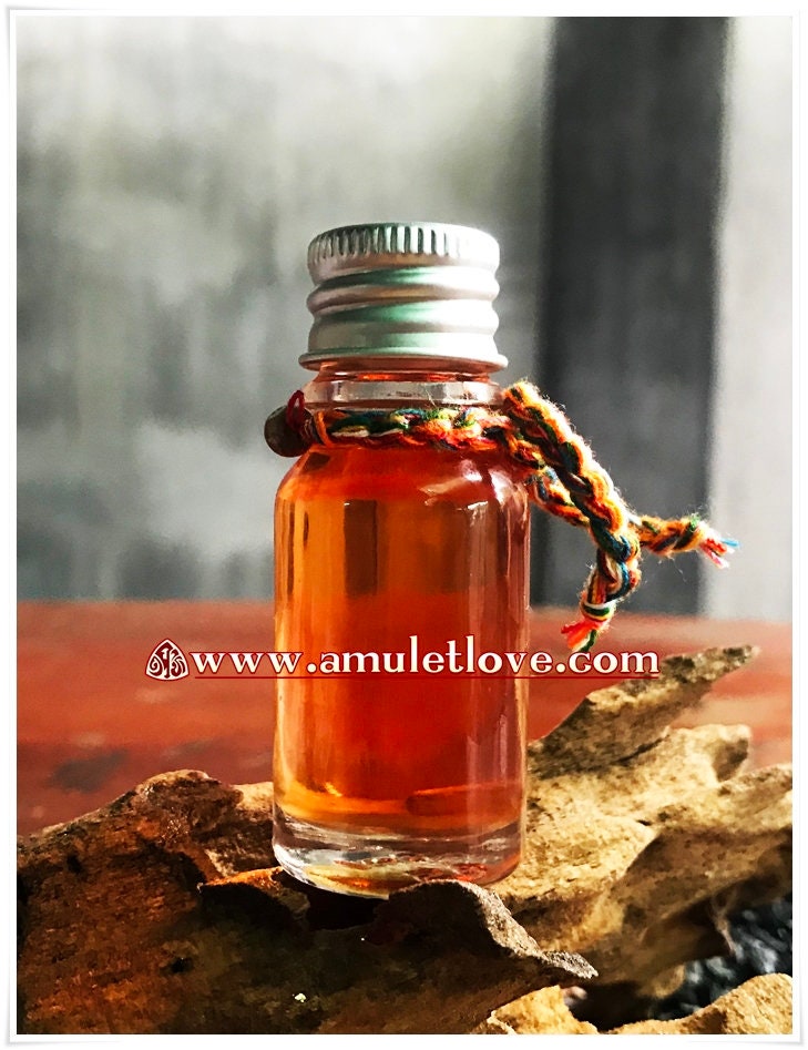 Magic Oil For opening doors that will lead you to your success in bringing about the changes you desire. Charm Aura Love, Luck Wealth Riches