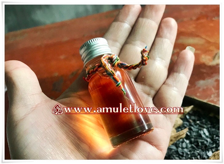 Magic Oil For opening doors that will lead you to your success in bringing about the changes you desire. Charm Aura Love, Luck Wealth Riches