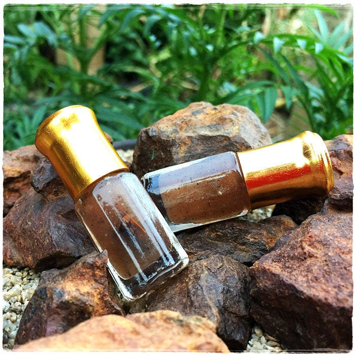 Magic charming oil for Love attraction social interactions and wealth Enhance your charm so that people will love you. Good for busines smeetings and talks attracts luck, attracts customers Made entirely of natural herb with more than 108