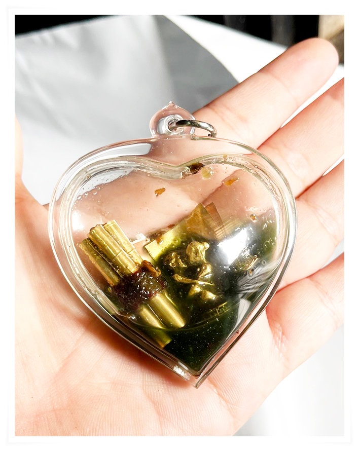 Powerful Magic Pendant For Fix broken relationships (Inn Koo kama Suit in Magic Oil)