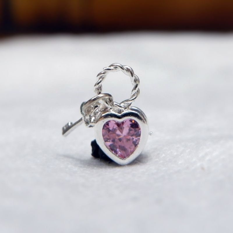 The heart gem, the key of locks It can be used amulet to keep your lover's from wandering around or cheating on you