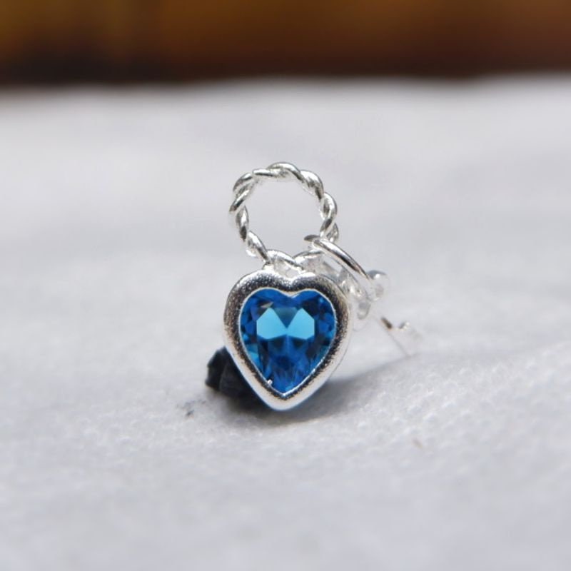 The heart gem, the key of locks It can be used amulet to keep your lover's from wandering around or cheating on you