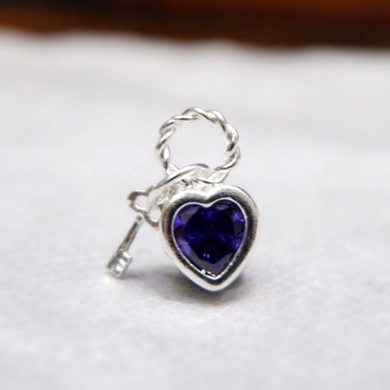 The heart gem, the key of locks It can be used amulet to keep your lover's from wandering around or cheating on you