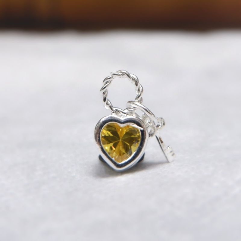 The heart gem, the key of locks It can be used amulet to keep your lover's from wandering around or cheating on you